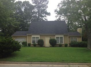 520 Heacox Ln, Newport News, VA 23608