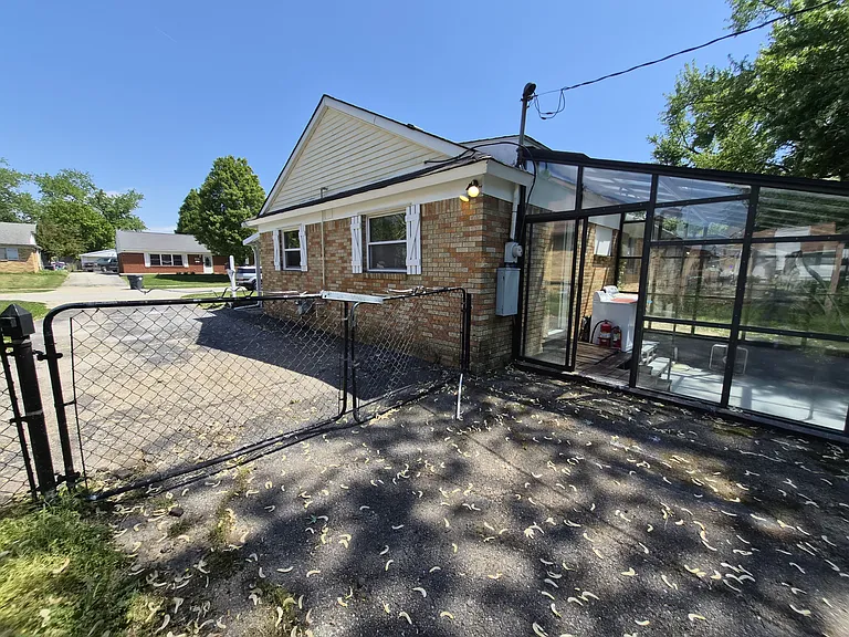464 Carol Dr — Photo 22