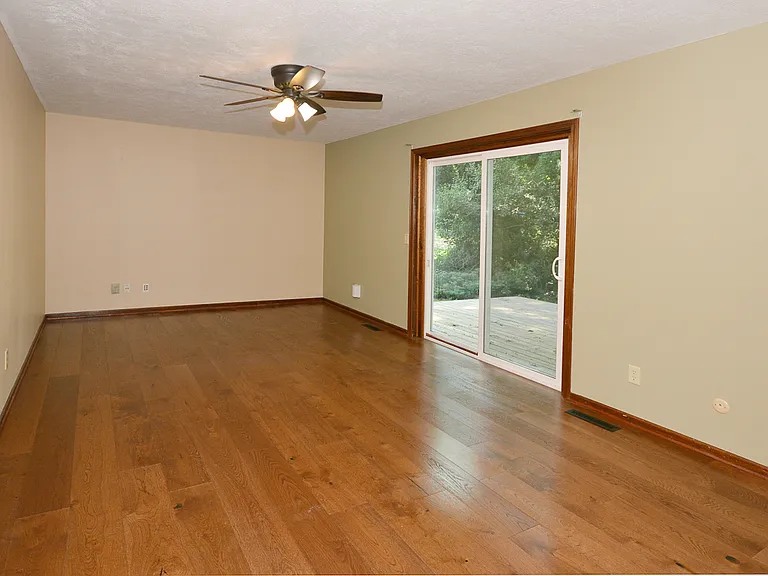 4745 Briarhill Dr — Photo 13