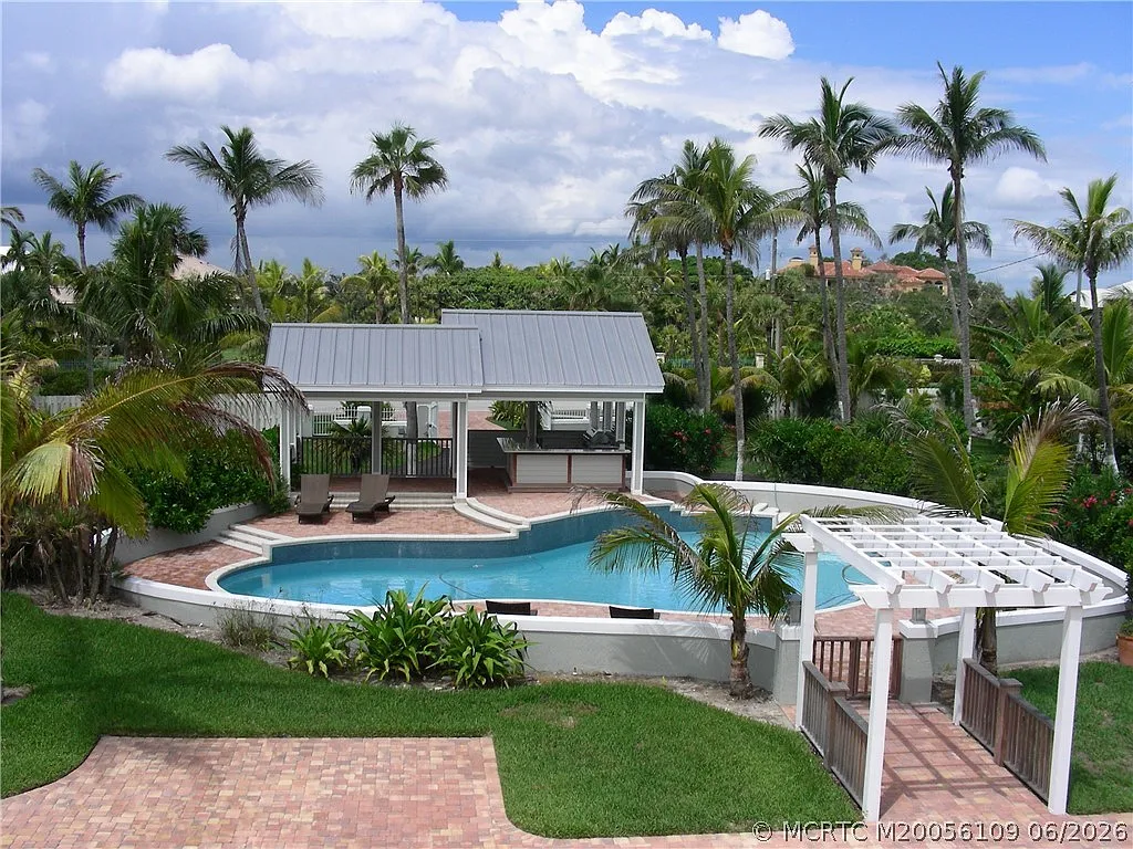 4 bed, 5.0 bath, 6334 sqft, $7,400 — Photo 3