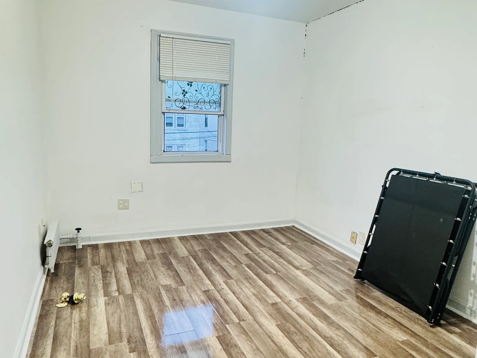 3 bed, 750 sqft, $2,400 — Photo 3
