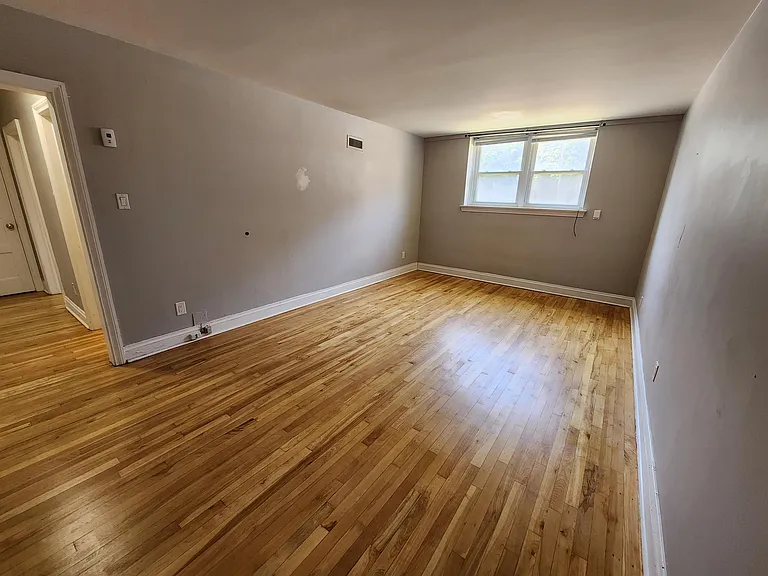 400 2nd Ave #3 — Photo 5