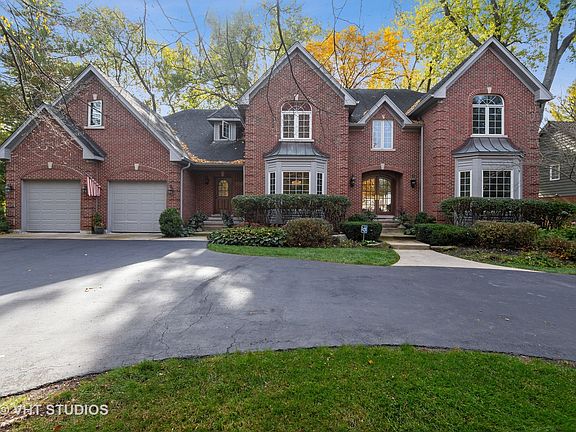 3rd image of 33 Essex Ln