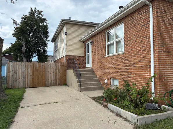 6614 Kane Ave, Hodgkins, IL 60525