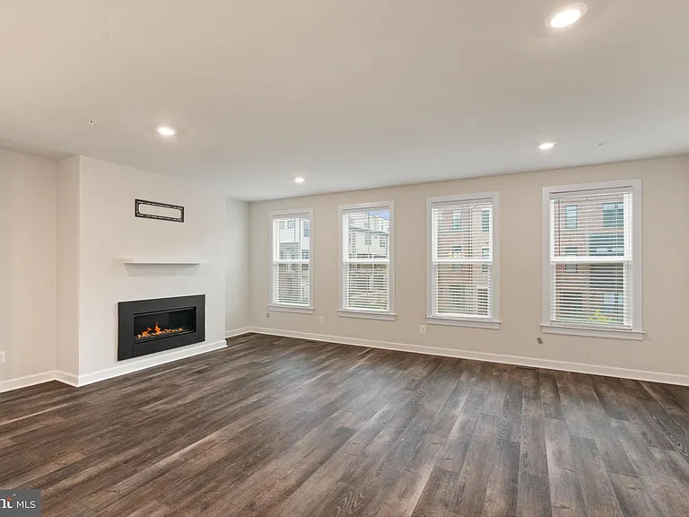 43467 Grandmoore St — Photo 10