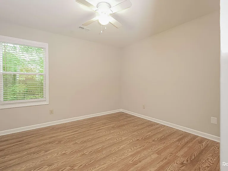 308 Lindale Dr — Photo 10