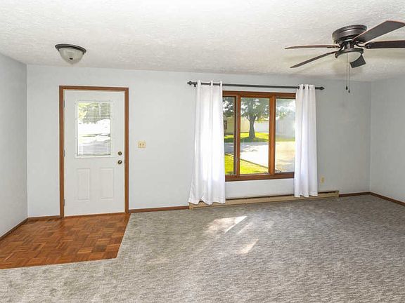 3rd image of 622 S Kerkhoff Ave