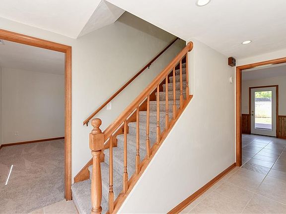4th image of 2465 Townfield Ln