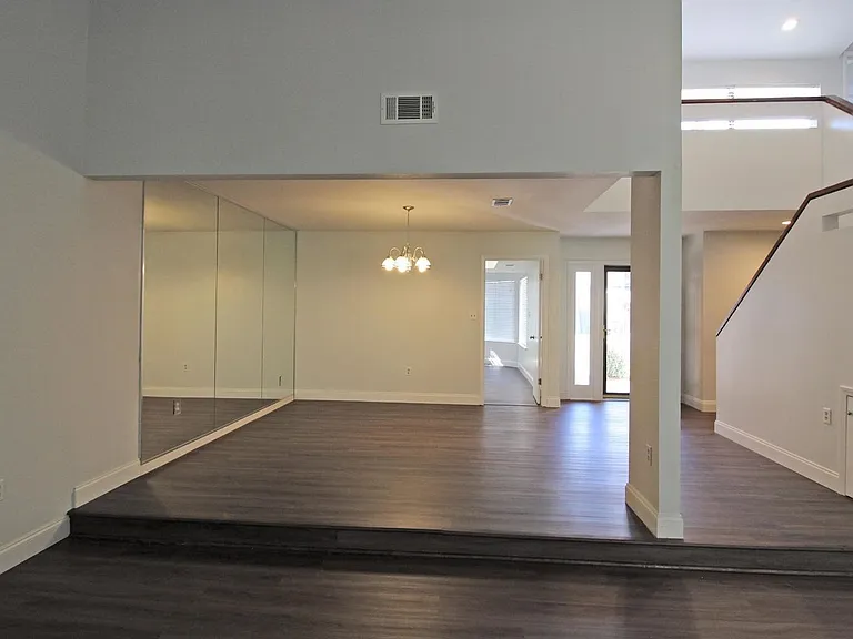 114 Gleneagles Dr — Photo 17