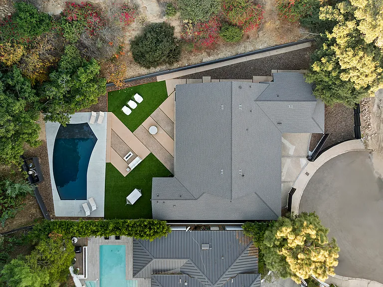 9289 Swallow Dr — Photo 37