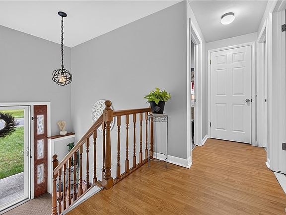4th image of 126 Hulbert St