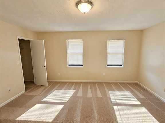 3rd image of 5956 N Castlegate Dr