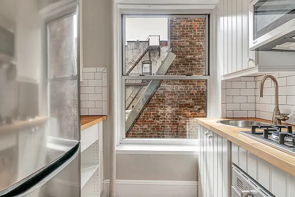 Rented by Avi Nash Associates | media 20