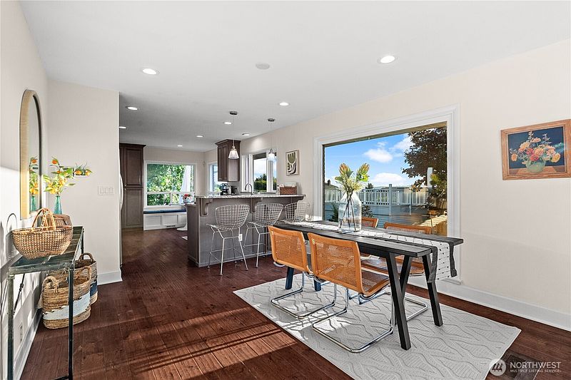 5th image of 920 S Ventura Drive
