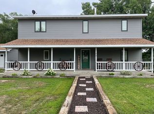 819 6th St, Boelus, NE 68820