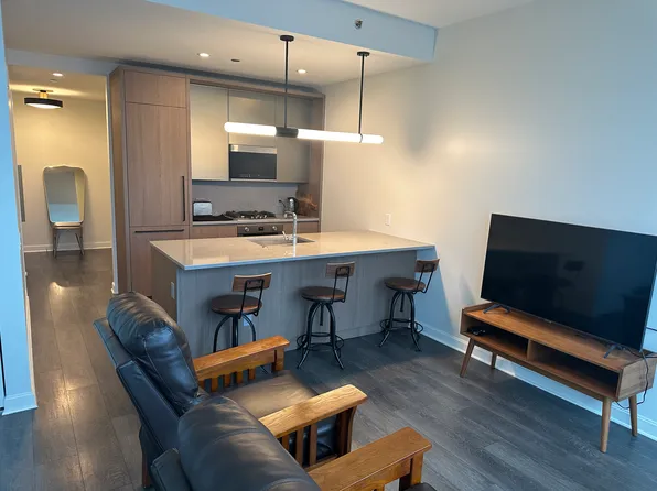 164 N Peoria St, Chicago, IL