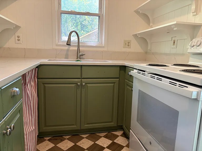 3406 Laurel Park Hwy — Photo 2