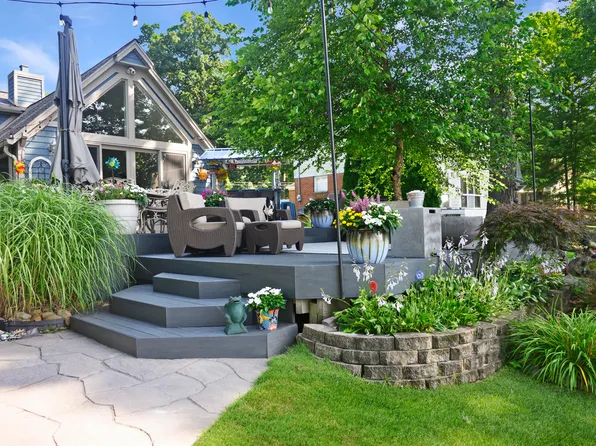 3911 Lakewood Dr, Waterford, MI 48329