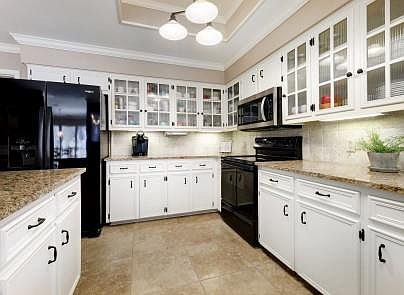 3rd image of 10905 Leafwood Ln