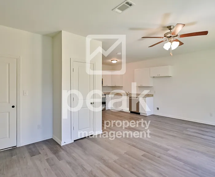 302 Byron St — Photo 15