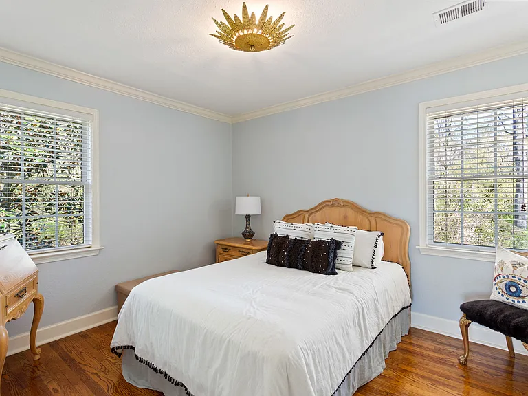 115 Peachtree Memorial Dr NW — Photo 29