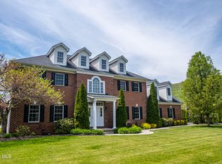 521 Clearview Dr, Hollidaysburg, PA 16648