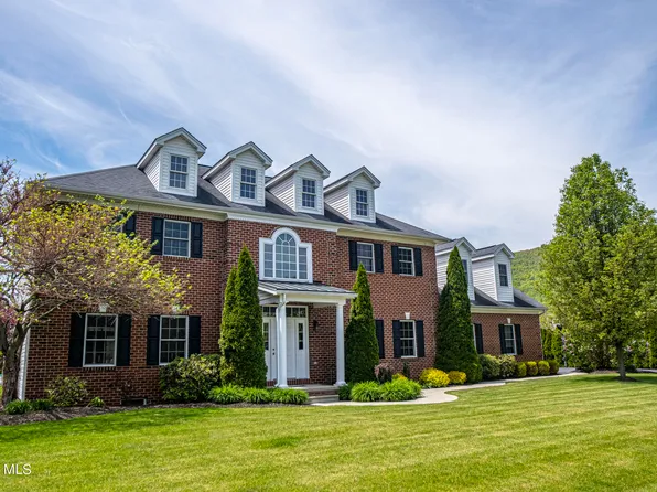 521 Clearview Dr, Hollidaysburg, PA 16648