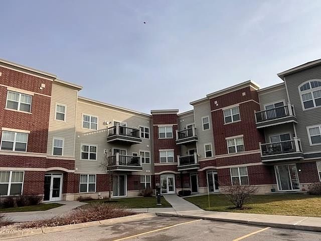 1st image of 5194 Sassafras Dr #303