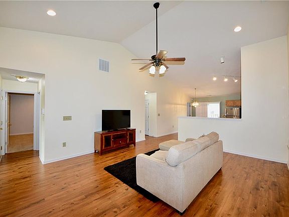 3rd image of 10521 Sand Creek Blvd