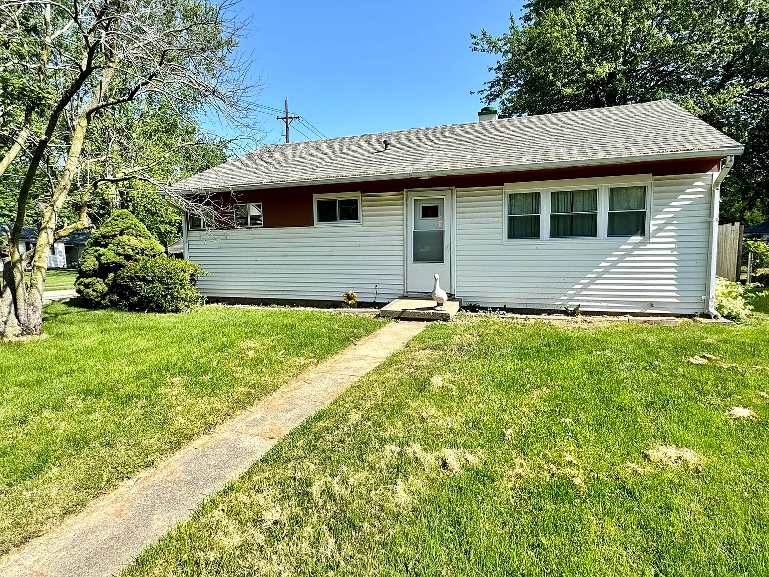 1702 Eastwood Dr photo 1