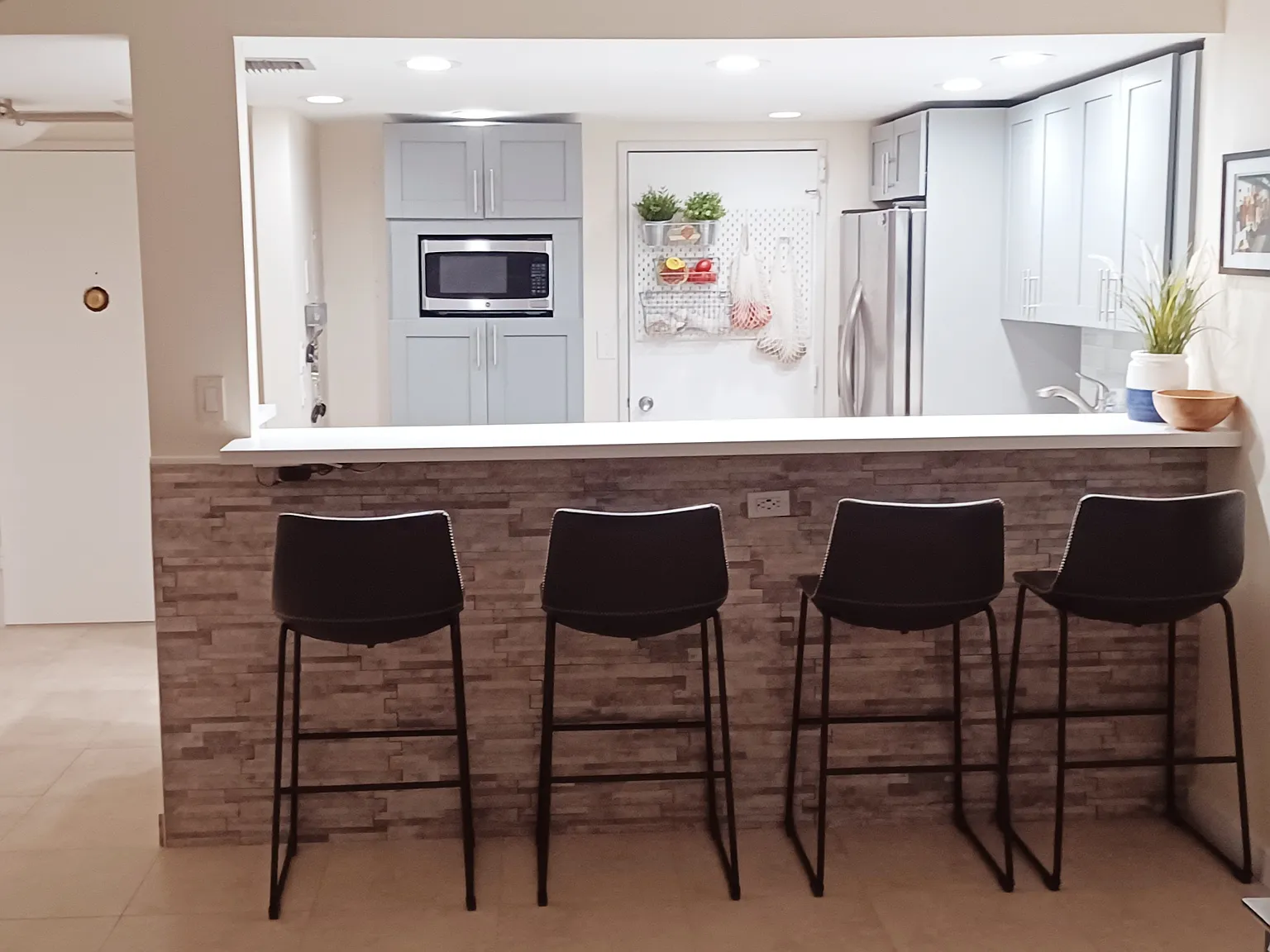 2 bed, 1400 sqft, $3,000 — Photo 2