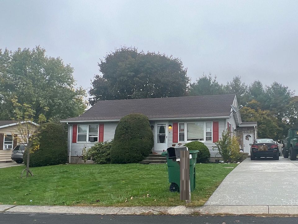 2nd image of 17 Pine Ln