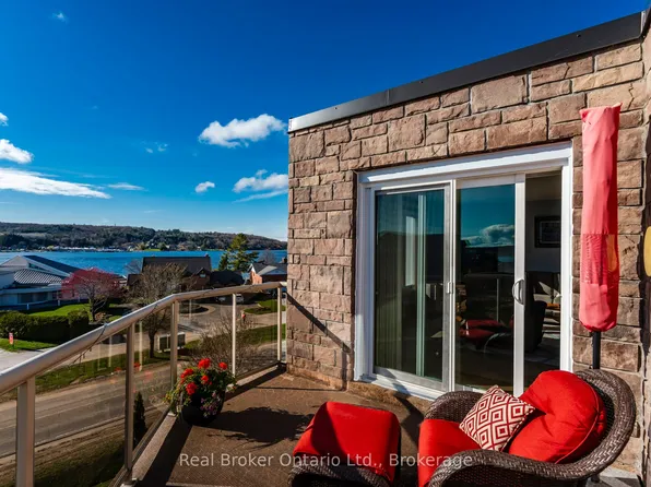 11 Beck Blvd #402, Penetanguishene, ON L9M 2G1