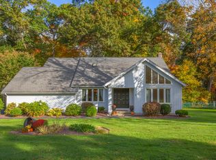 48 Pineridge Dr, Westfield, MA 01085