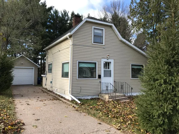 98 West St, Clintonville, WI 54929