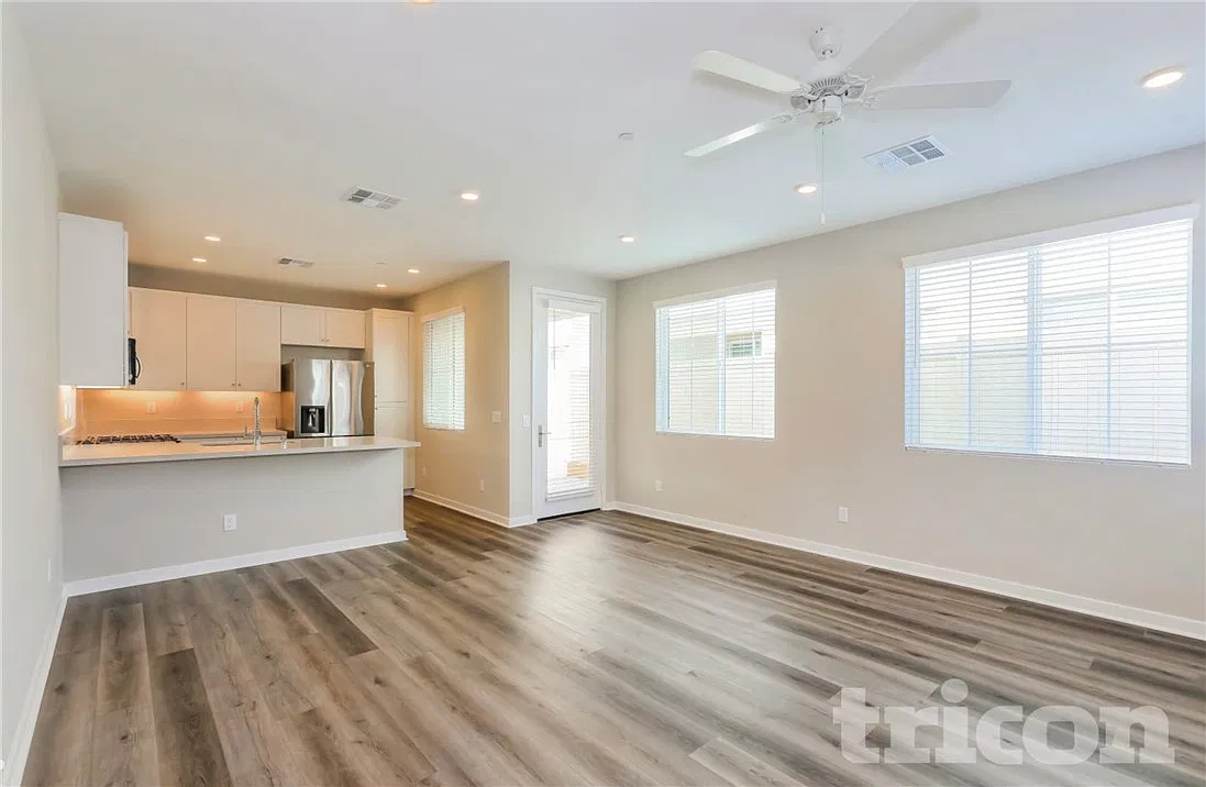3 bed, 2.5 bath, 1524 sqft, $3,289 — Photo 2