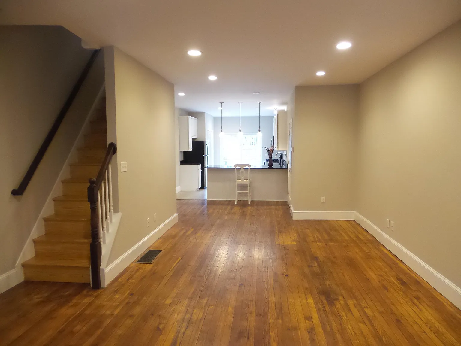 210 Green Ln — Photo 3