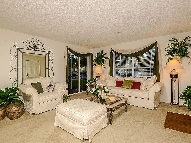 Hunters Glen Apartments — Photo 10