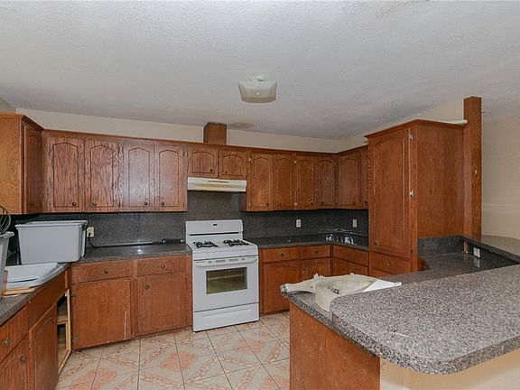 4th image of 2709 Robby St