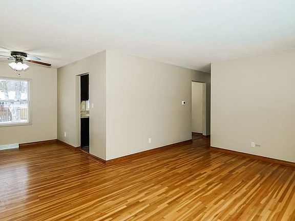 3rd image of 2276 Sierra Dr