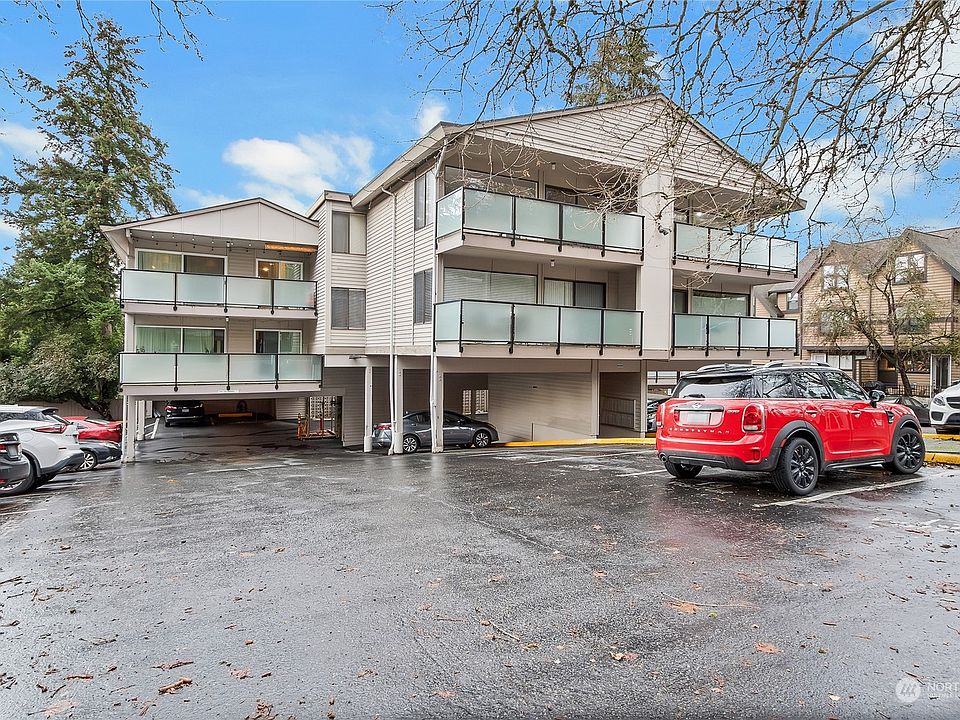 1st image of 321 Bellevue Way SE #102