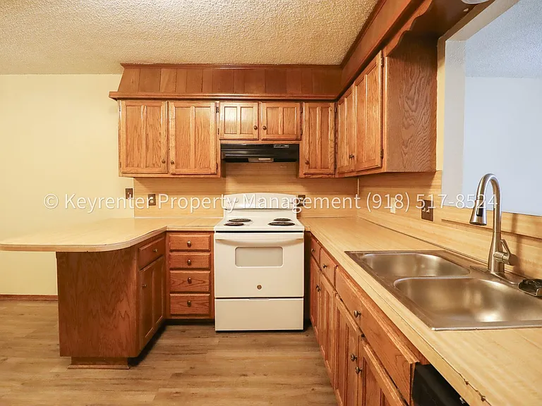 E 39th Pl Quadplex — Photo 12