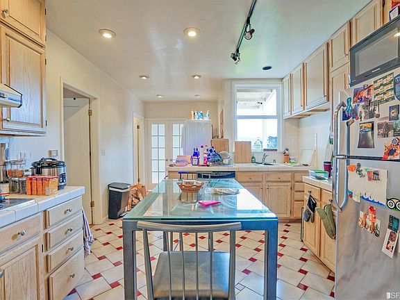3rd image of 135 Hearst Ave
