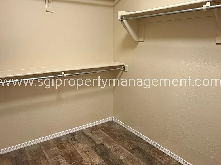 383 E Anastasia St — Photo 9