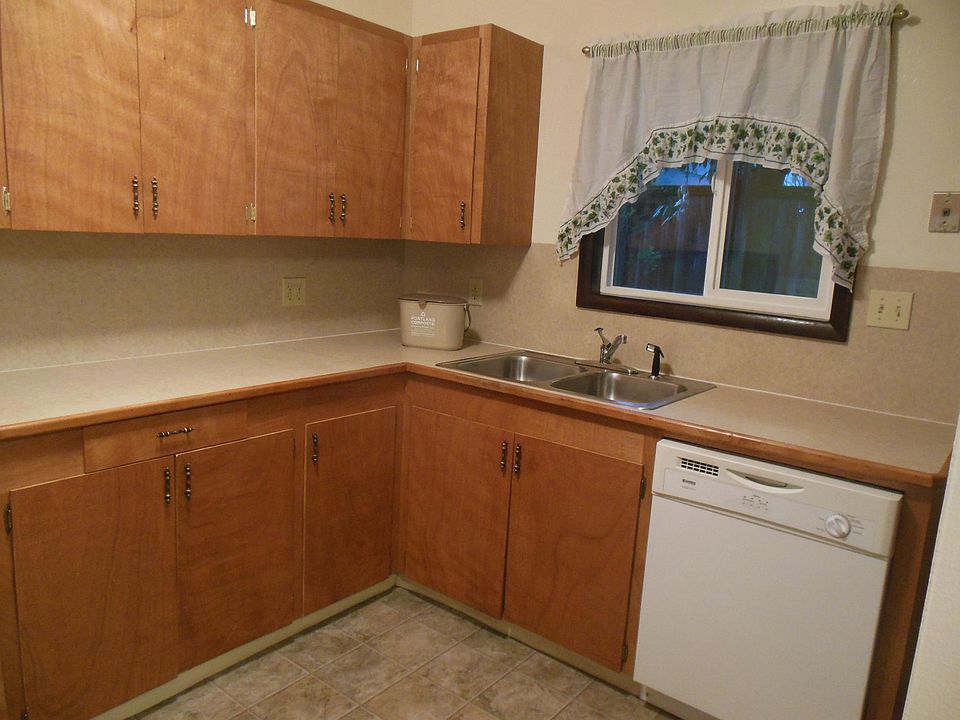 2nd image of 4604 SE 46th Ave