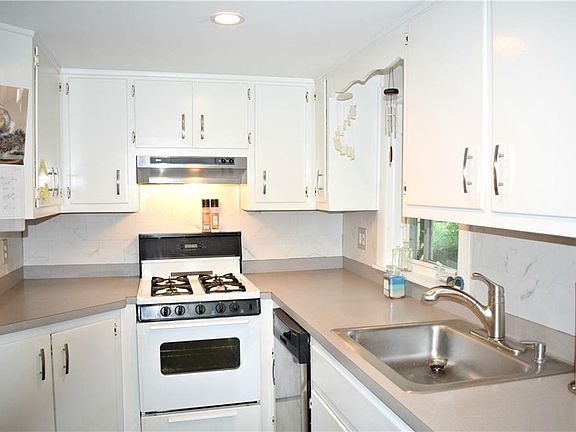 5th image of 24 West Ave