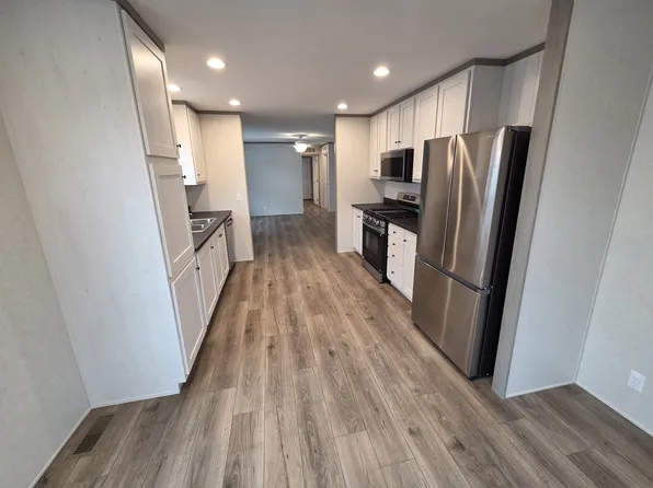 39500 W Warren Rd #46, Canton, MI 48187