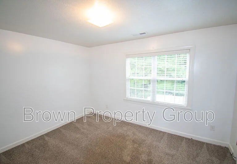 102 Springwood Dr — Photo 12