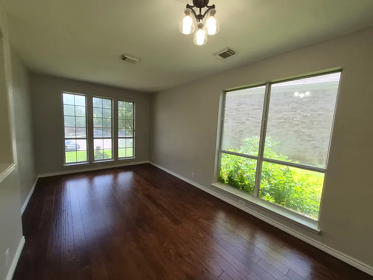 712 Moss Wood — Photo 6
