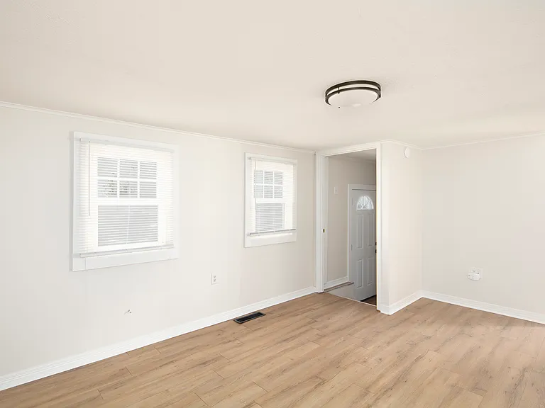 277 Elmwood Dr — Photo 11